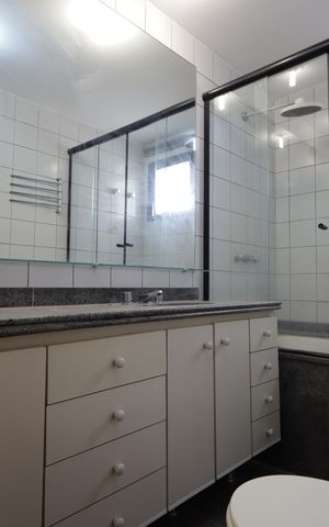 Apartamento à venda com 212m², 4 quartos e 3 vagasBanheiro da Suíte 1