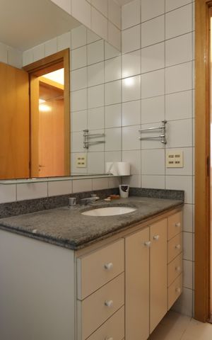 Apartamento à venda com 212m², 4 quartos e 3 vagasBanheiro