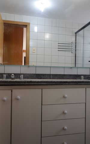 Apartamento à venda com 212m², 4 quartos e 3 vagasBanheiro da Suíte 1