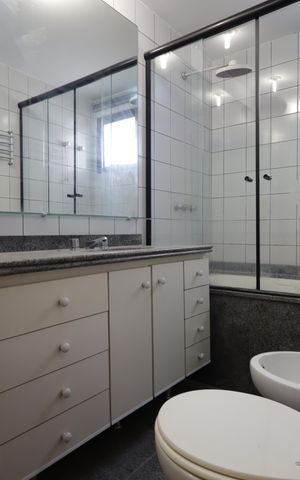 Apartamento à venda com 212m², 4 quartos e 3 vagasBanheiro da Suíte 1