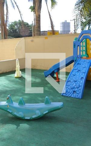 Apartamento para alugar com 65m², 2 quartos e 1 vaga Apartamento para alugar com 65m², 2 quartos e 1 vagaÁrea comum - Playground