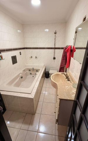Casa à venda com 153m², 3 quartos e 2 vagas