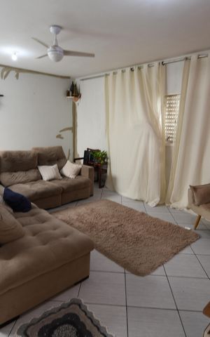 Casa à venda com 110m², 2 quartos e 6 vagasSala