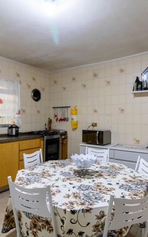Casa à venda com 235m², 3 quartos e 5 vagas Casa à venda com 235m², 3 quartos e 5 vagasCozinha
