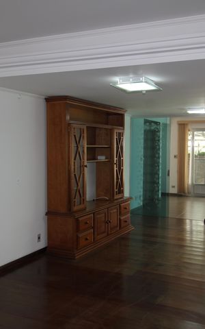 Casa para alugar com 360m², 3 quartos e 4 vagasSala