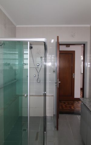 Casa para alugar com 360m², 3 quartos e 4 vagasBanheiro 3