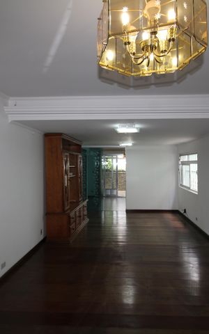 Casa para alugar com 360m², 3 quartos e 4 vagasSala