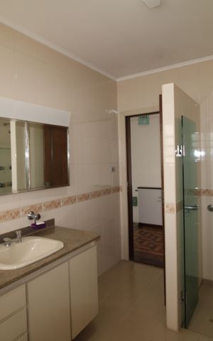 Casa para alugar com 360m², 3 quartos e 4 vagasBanheiro 2