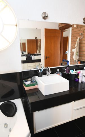 Casa à venda com 250m², 4 quartos e 4 vagasBanheiro Suíte
