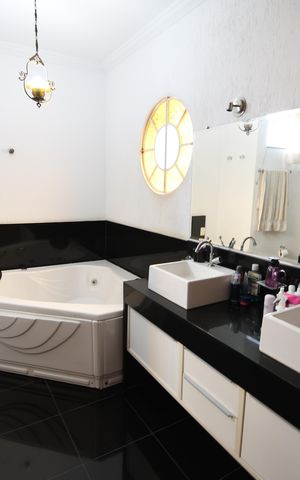 Casa à venda com 250m², 4 quartos e 4 vagasBanheiro Suíte