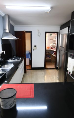Casa à venda com 250m², 4 quartos e 4 vagasCozinha
