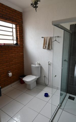 Casa à venda com 250m², 4 quartos e 4 vagasBanheiro Suíte