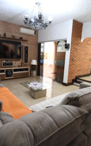 Casa à venda com 250m², 4 quartos e 4 vagasSala