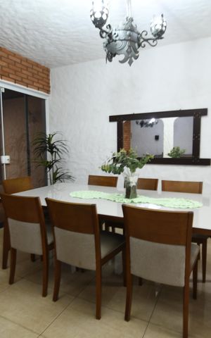 Casa à venda com 250m², 4 quartos e 4 vagasSala