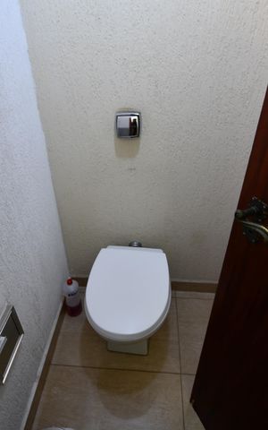 Casa à venda com 250m², 4 quartos e 4 vagasLavabo