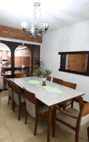 Casa à venda com 250m², 4 quartos e 4 vagasSala