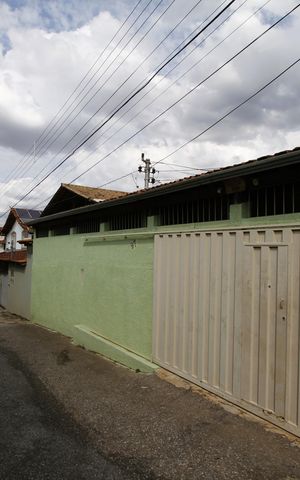 Casa à venda com 150m², 4 quartos e 3 vagasFachada
