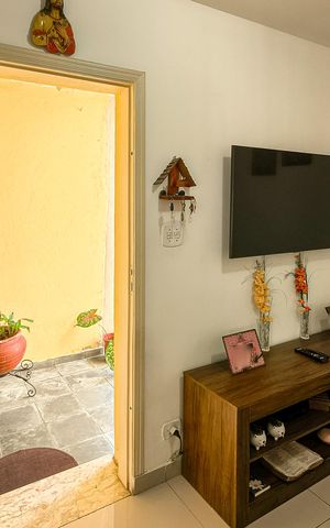 Casa à venda com 160m², 3 quartos e 2 vagas Casa à venda com 160m², 3 quartos e 2 vagasSala