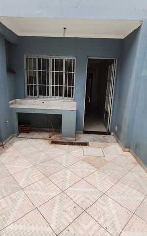Casa à venda com 103m², 2 quartos e 1 vaga Casa à venda com 103m², 2 quartos e 1 vagaÁrea externa
