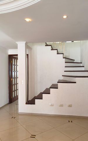 Casa à venda com 103m², 2 quartos e 1 vaga Casa à venda com 103m², 2 quartos e 1 vagaSala