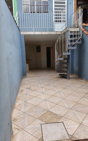 Casa à venda com 103m², 2 quartos e 1 vaga Casa à venda com 103m², 2 quartos e 1 vagaÁrea externa