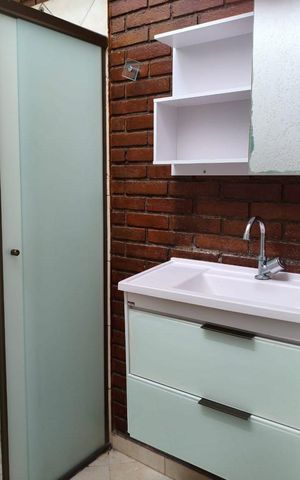 Casa à venda com 103m², 2 quartos e 1 vaga Casa à venda com 103m², 2 quartos e 1 vagaBanheiro