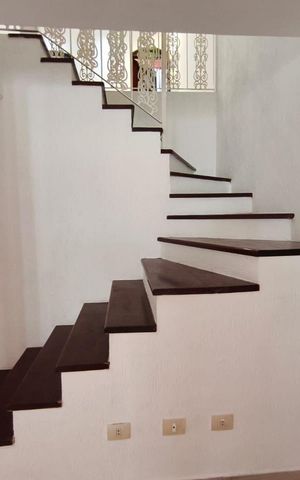 Casa à venda com 103m², 2 quartos e 1 vaga Casa à venda com 103m², 2 quartos e 1 vagaSala