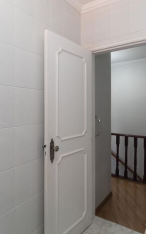 Casa à venda com 180m², 4 quartos e 2 vagas Casa à venda com 180m², 4 quartos e 2 vagasBanheiro 2