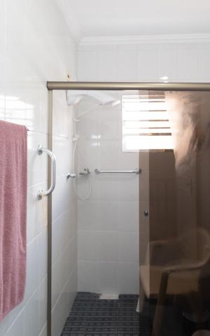 Casa à venda com 180m², 4 quartos e 2 vagas Casa à venda com 180m², 4 quartos e 2 vagasBanheiro 2