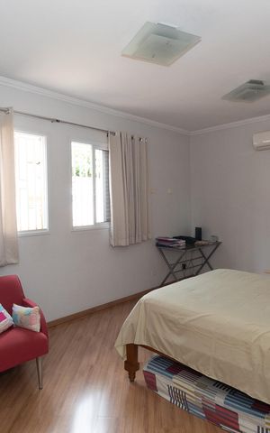 Casa à venda com 180m², 4 quartos e 2 vagas Casa à venda com 180m², 4 quartos e 2 vagasQuarto 2