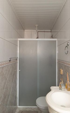 Casa à venda com 180m², 4 quartos e 2 vagas Casa à venda com 180m², 4 quartos e 2 vagasBanheiro casa 2