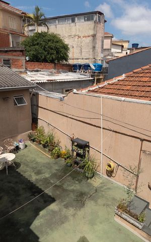 Casa à venda com 180m², 4 quartos e 2 vagas Casa à venda com 180m², 4 quartos e 2 vagasVista