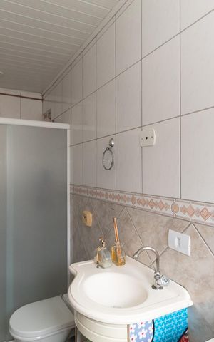 Casa à venda com 180m², 4 quartos e 2 vagas Casa à venda com 180m², 4 quartos e 2 vagasBanheiro casa 2