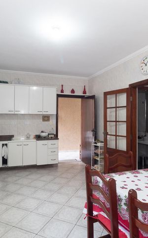 Casa à venda com 180m², 4 quartos e 2 vagas Casa à venda com 180m², 4 quartos e 2 vagasCozinha