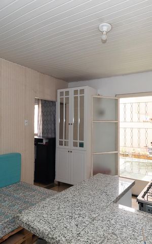Casa à venda com 180m², 4 quartos e 2 vagas Casa à venda com 180m², 4 quartos e 2 vagasCozinha