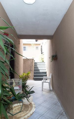 Casa à venda com 180m², 4 quartos e 2 vagas Casa à venda com 180m², 4 quartos e 2 vagasVaranda