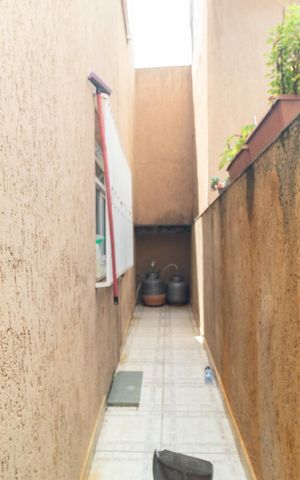 Casa à venda com 180m², 4 quartos e 2 vagas Casa à venda com 180m², 4 quartos e 2 vagasCorredor