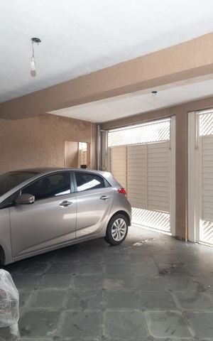 Casa à venda com 180m², 4 quartos e 2 vagas Casa à venda com 180m², 4 quartos e 2 vagasGaragem