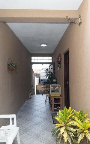 Casa à venda com 180m², 4 quartos e 2 vagas Casa à venda com 180m², 4 quartos e 2 vagasVaranda