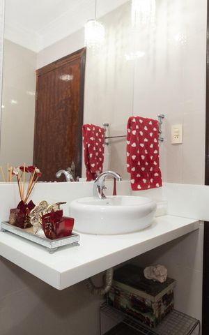 Casa à venda com 180m², 4 quartos e 2 vagas Casa à venda com 180m², 4 quartos e 2 vagasLavabo