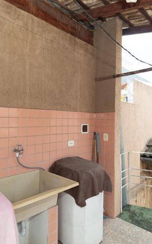 Casa à venda com 180m², 4 quartos e 2 vagas Casa à venda com 180m², 4 quartos e 2 vagasÁrea de Serviço