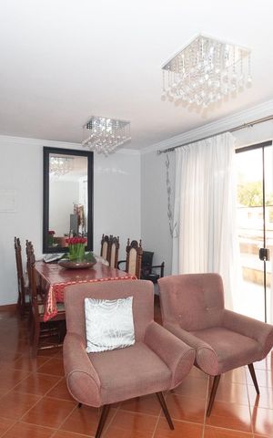 Casa à venda com 180m², 4 quartos e 2 vagas Casa à venda com 180m², 4 quartos e 2 vagasSala