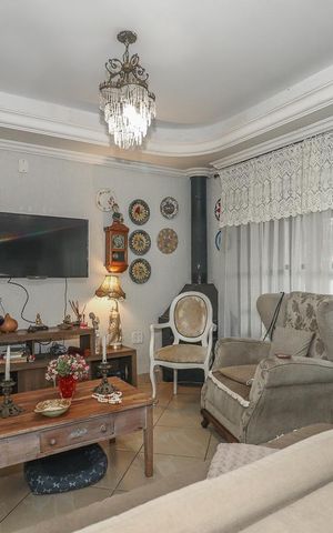 Casa à venda com 226m², 3 quartos e 3 vagasSala
