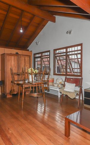 Casa à venda com 226m², 3 quartos e 3 vagasSala / Sótão