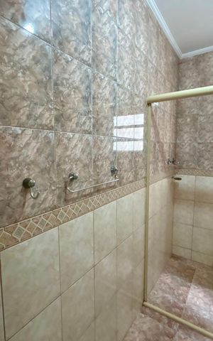 Casa à venda com 300m², 3 quartos e 2 vagas Casa à venda com 300m², 3 quartos e 2 vagasBanheiro 1