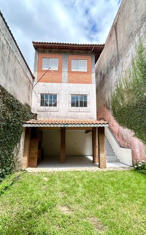 Casa à venda com 300m², 3 quartos e 2 vagas Casa à venda com 300m², 3 quartos e 2 vagasQuintal