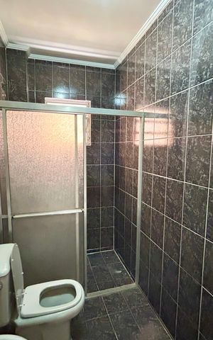 Casa à venda com 300m², 3 quartos e 2 vagas Casa à venda com 300m², 3 quartos e 2 vagasBanheiro 2