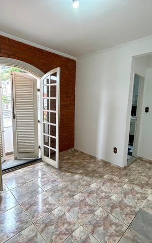 Casa à venda com 300m², 3 quartos e 2 vagas Casa à venda com 300m², 3 quartos e 2 vagasQuarto Suíte