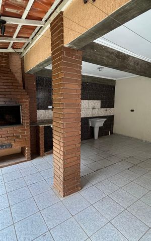 Casa à venda com 300m², 3 quartos e 2 vagas Casa à venda com 300m², 3 quartos e 2 vagasÁrea de Serviço e Churrasqueira