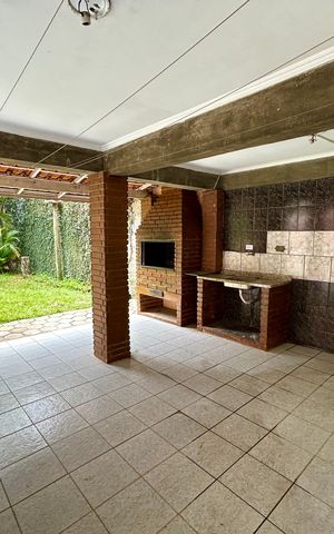 Casa à venda com 300m², 3 quartos e 2 vagas Casa à venda com 300m², 3 quartos e 2 vagasÁrea de Serviço e Churrasqueira